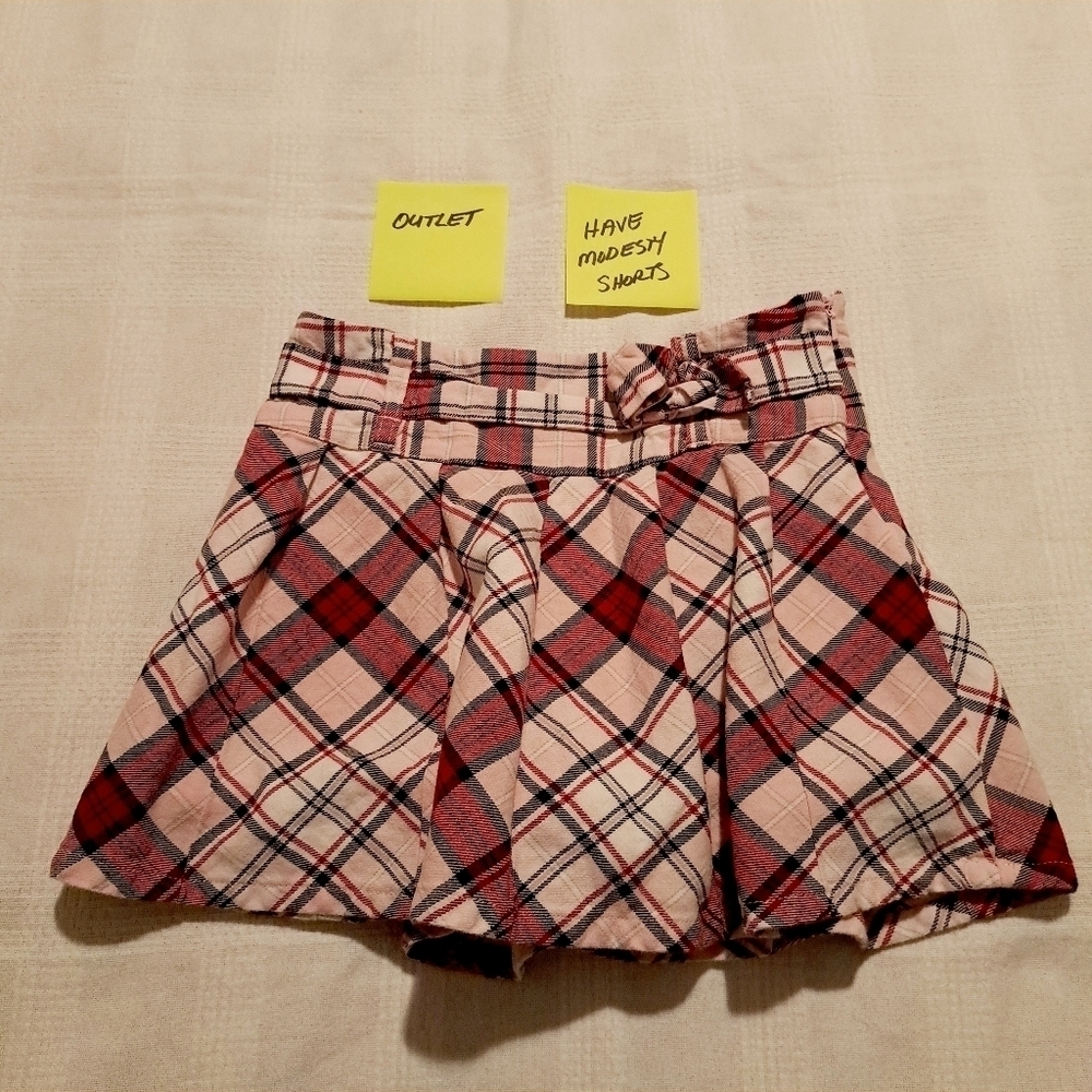 Gymboree girls size 8 plaid flannel skirt, modesty shorts, bow on the front